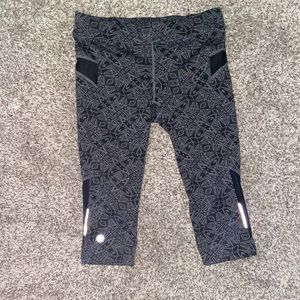 Athleta Pattern capri leggings
